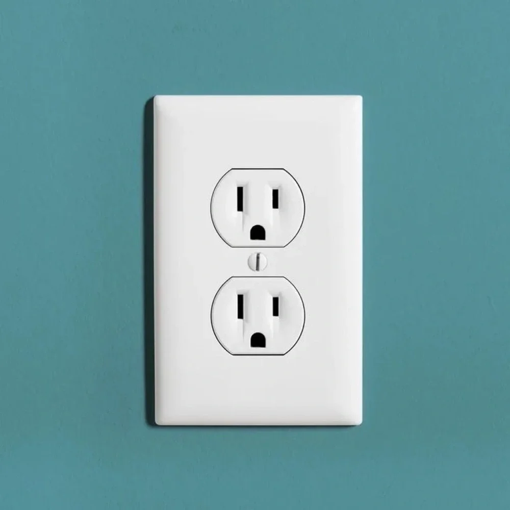 Leviton 1-Gang Duplex Outlet Wall Plate Cover, White